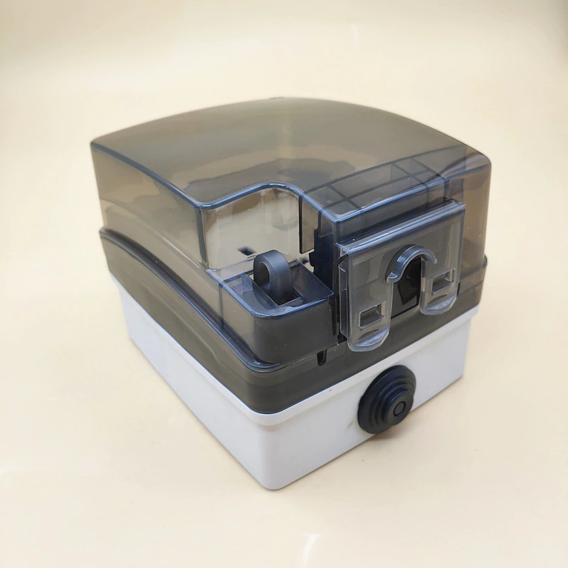 Vodoodporna IP66 nadometna 16 A 230 V zunanja Schuko vtičnica z vodoodpornim zatemnjeno prozornim pokrovom z možnostjo zaklepanja - 3 | Shopply